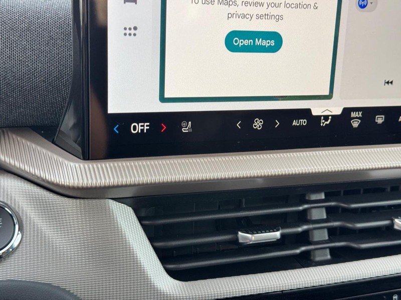 Ford Explorer Vehicle Full-screen Gallery Image 25