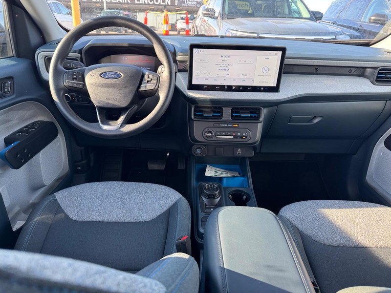 Ford Maverick Vehicle Image 13