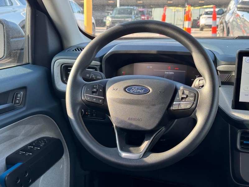 Ford Maverick Vehicle Image 14