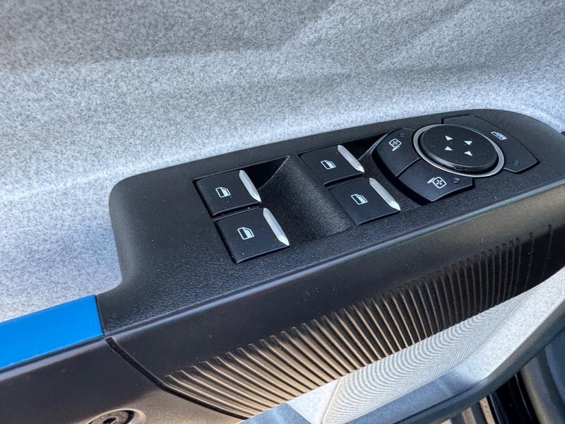 Ford Maverick Vehicle Image 18