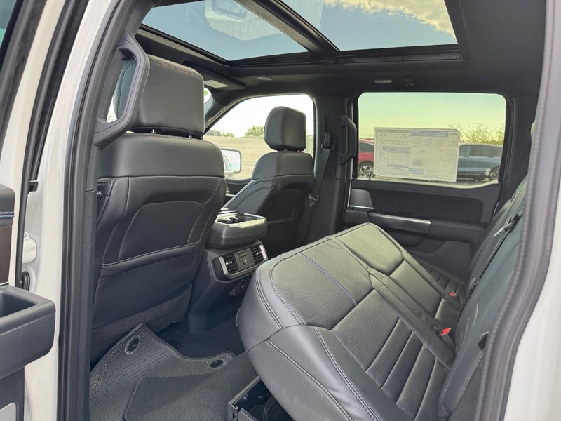 Ford F-150 Vehicle Full-screen Gallery Image 12