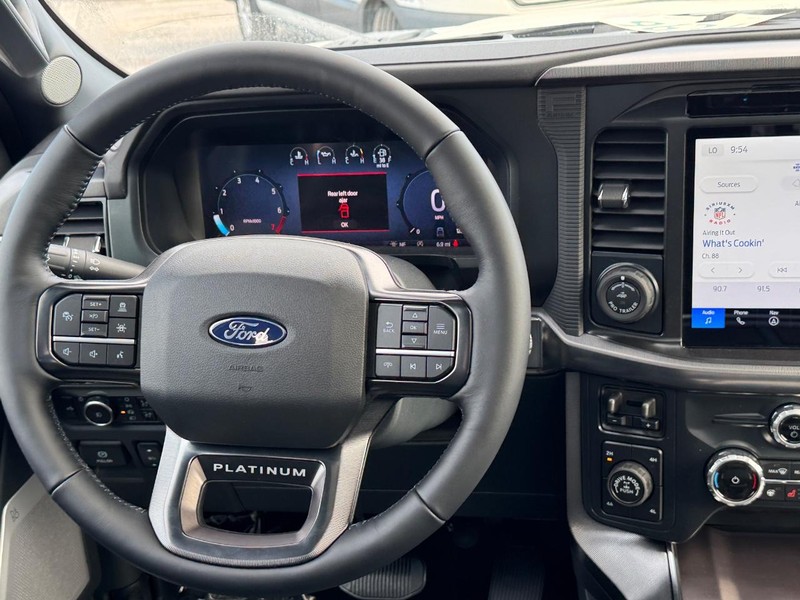 Ford F-150 Vehicle Full-screen Gallery Image 15