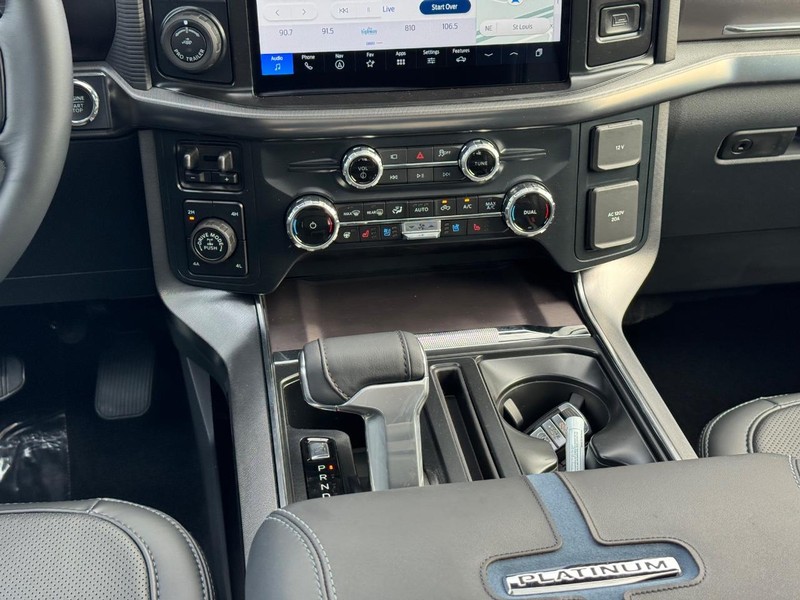 Ford F-150 Vehicle Full-screen Gallery Image 17