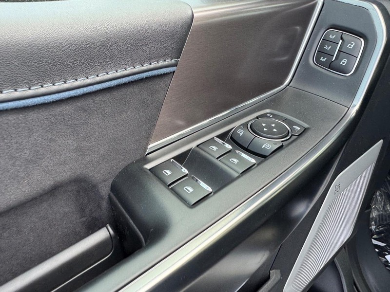 Ford F-150 Vehicle Full-screen Gallery Image 19