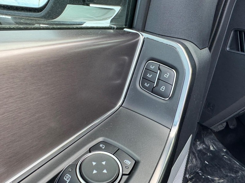 Ford F-150 Vehicle Full-screen Gallery Image 20