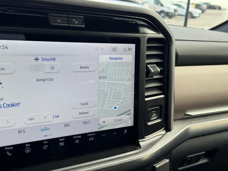 Ford F-150 Vehicle Full-screen Gallery Image 24