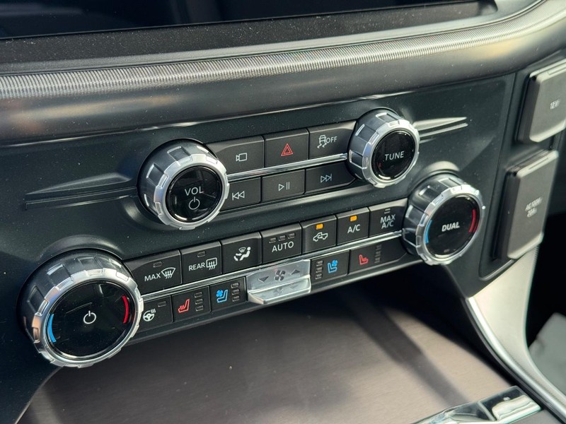 Ford F-150 Vehicle Full-screen Gallery Image 25