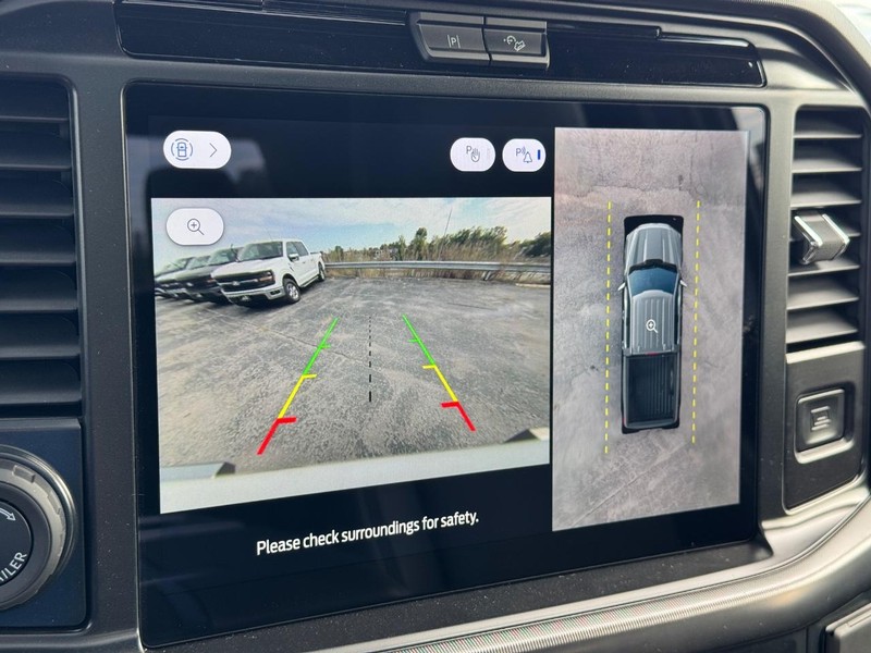 Ford F-150 Vehicle Full-screen Gallery Image 26