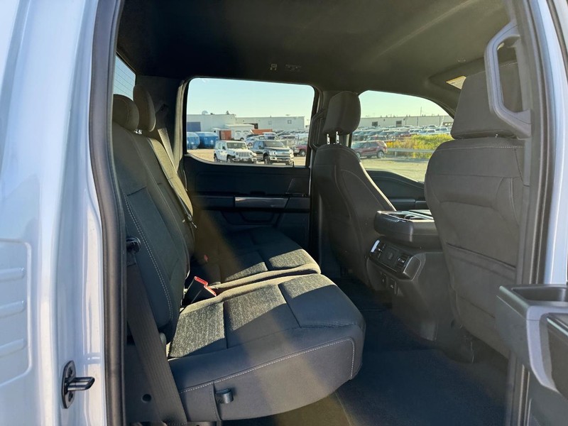 Ford F-150 Vehicle Full-screen Gallery Image 13