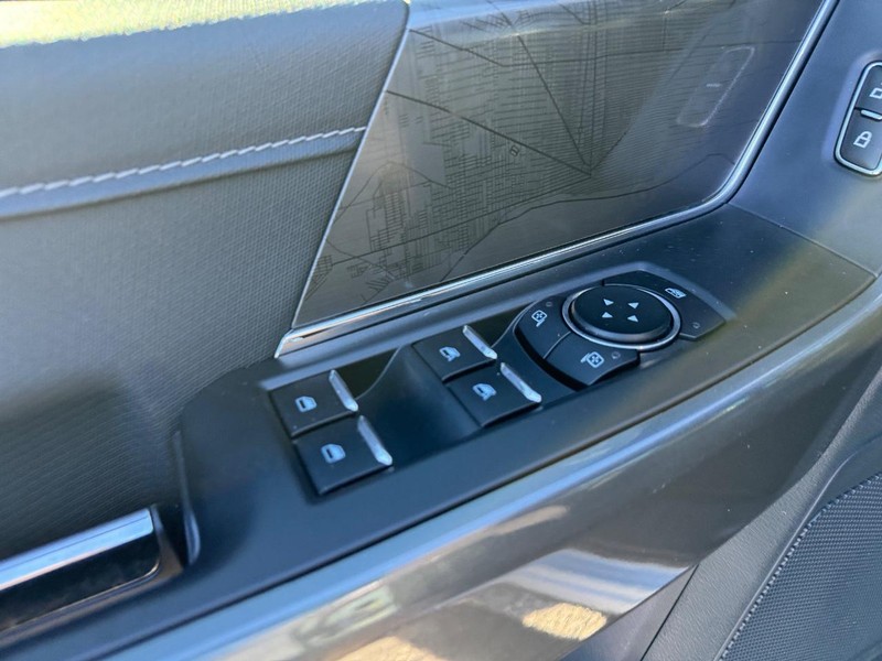 Ford F-150 Vehicle Full-screen Gallery Image 18