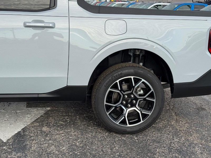 Ford Maverick Vehicle Image 12