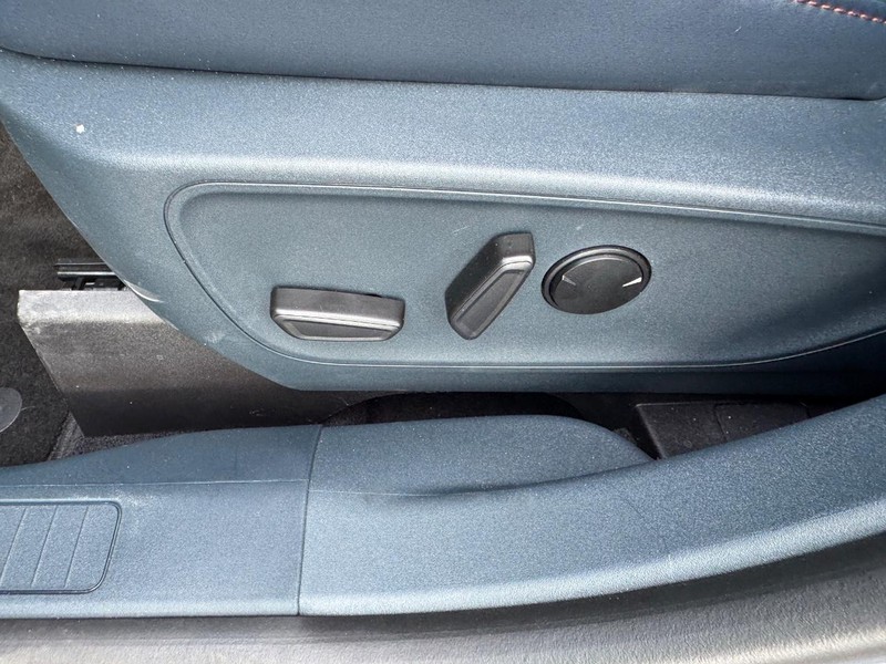 Ford Maverick Vehicle Image 18