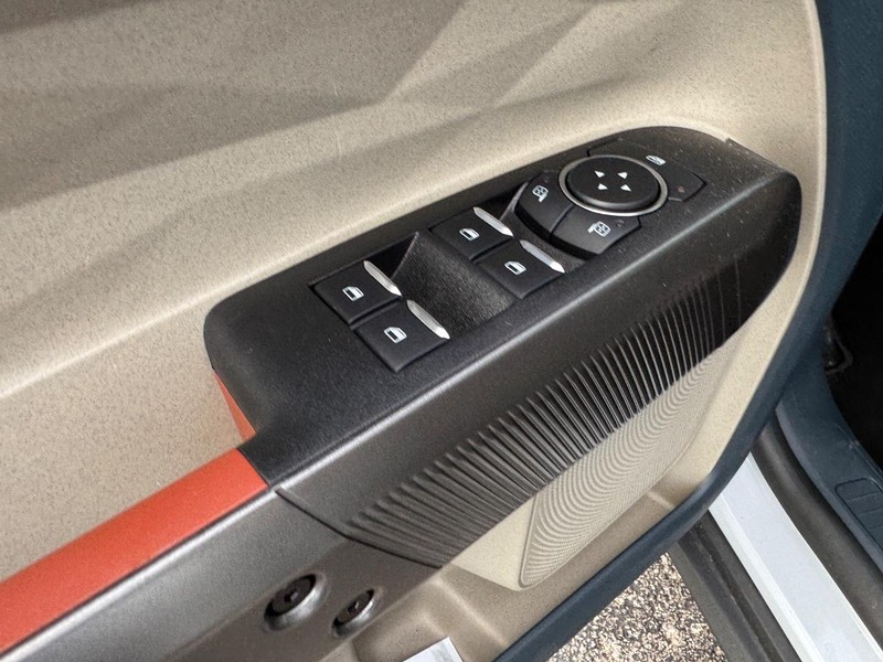 Ford Maverick Vehicle Image 19