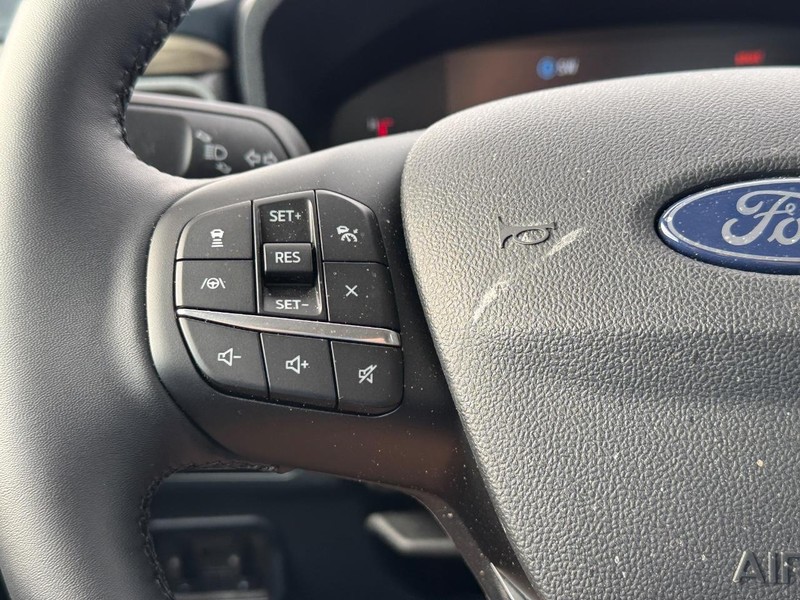 Ford Maverick Vehicle Image 21