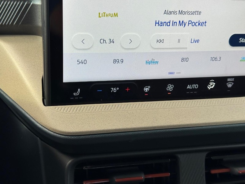 Ford Maverick Vehicle Image 24