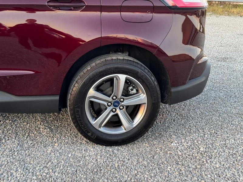 Ford Edge Vehicle Image 11