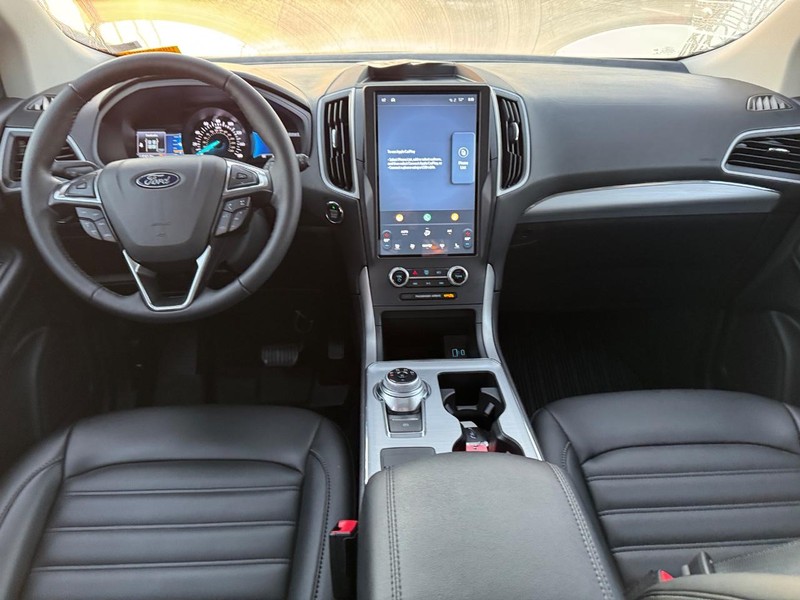 Ford Edge Vehicle Image 15