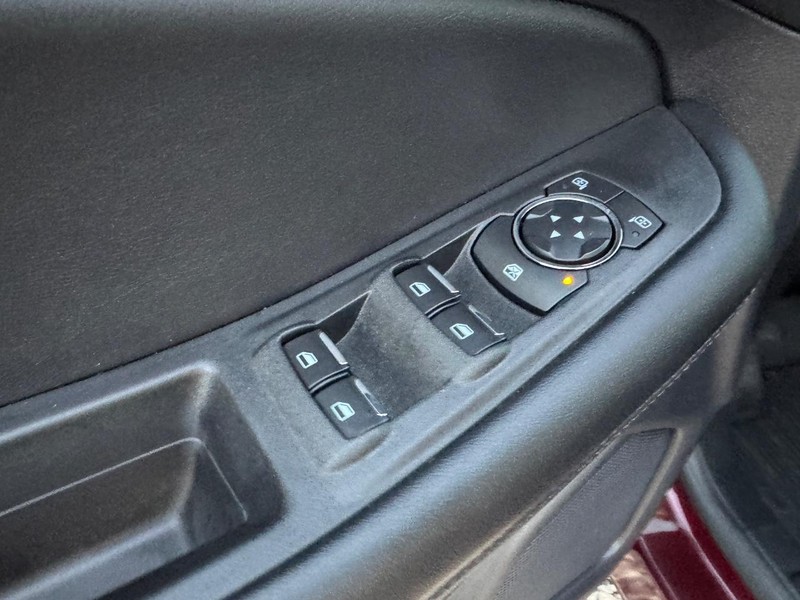 Ford Edge Vehicle Image 18