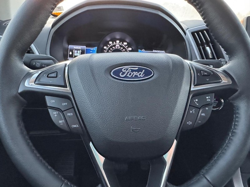 Ford Edge Vehicle Image 19