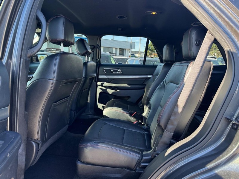 Ford Explorer Vehicle Image 12