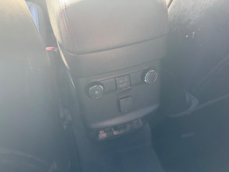 Ford Explorer Vehicle Image 14