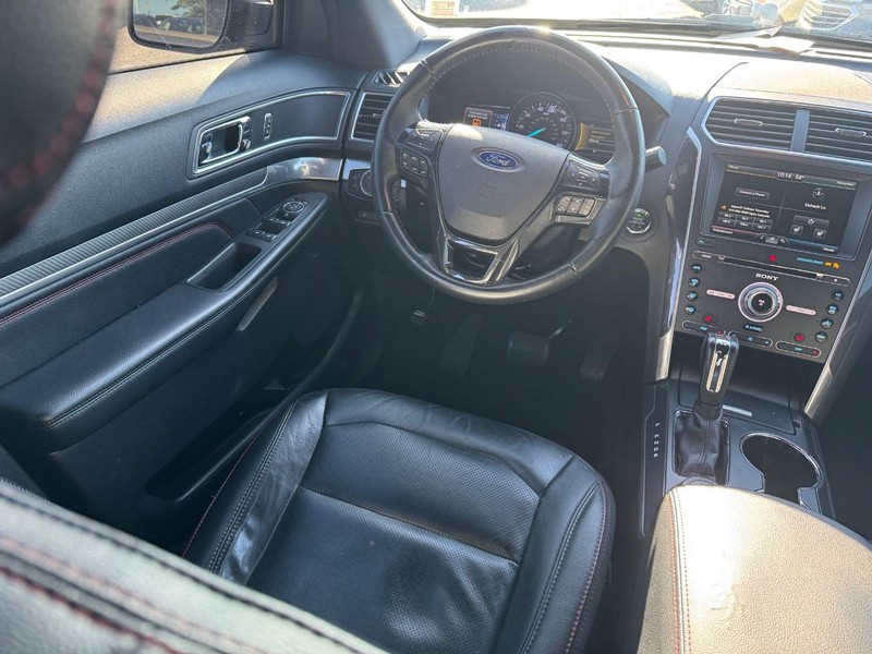 Ford Explorer Vehicle Image 15