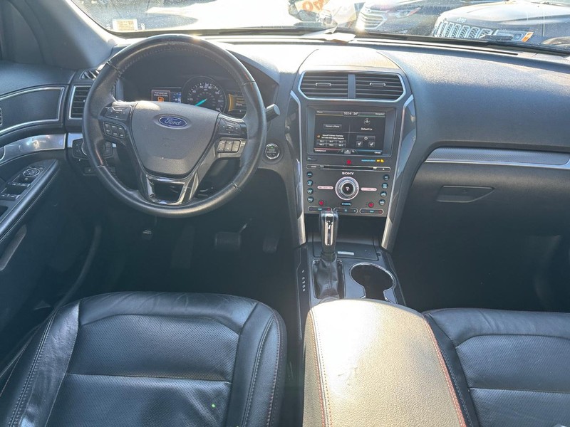 Ford Explorer Vehicle Image 16