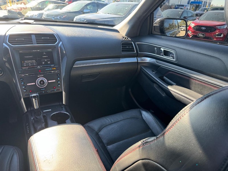 Ford Explorer Vehicle Image 17