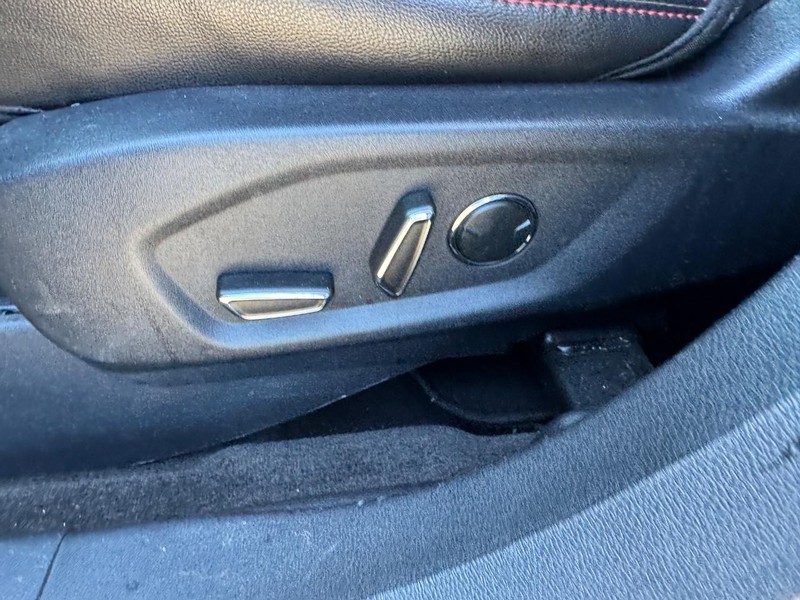 Ford Explorer Vehicle Image 18