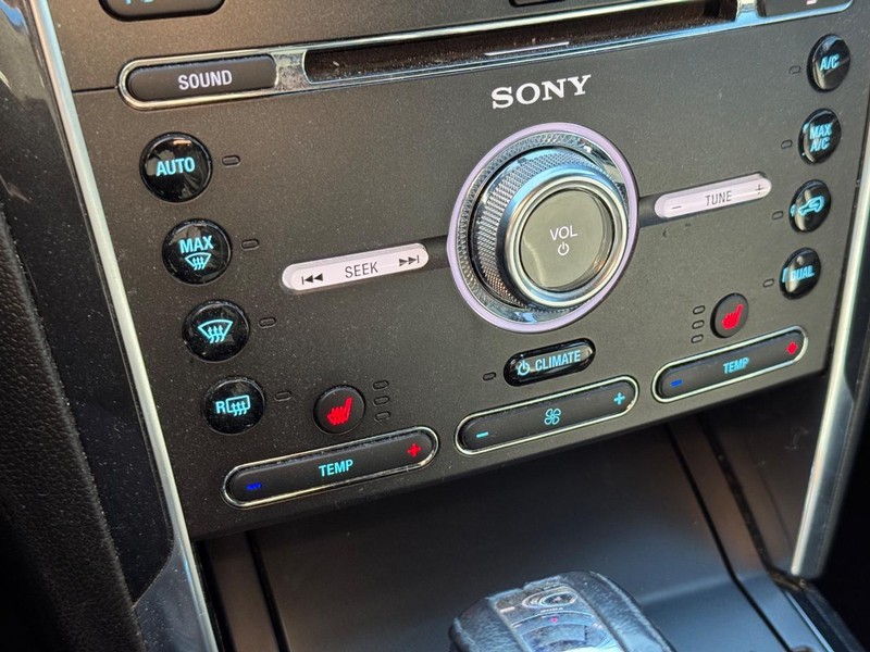 Ford Explorer Vehicle Image 24