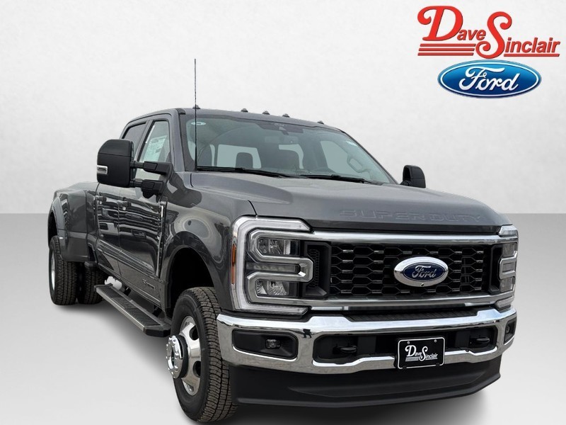 Ford Super Duty F-350 DRW Vehicle Image 04