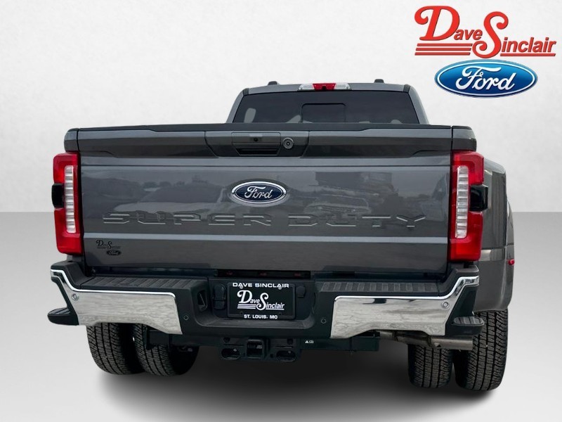 Ford Super Duty F-350 DRW Vehicle Image 08