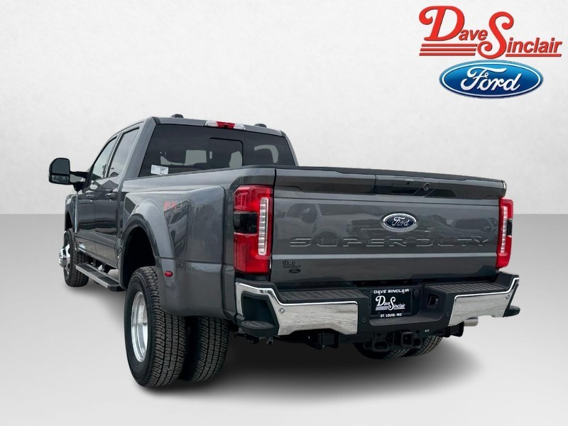 Ford Super Duty F-350 DRW Vehicle Image 09
