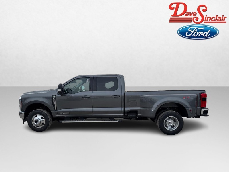 Ford Super Duty F-350 DRW Vehicle Image 10