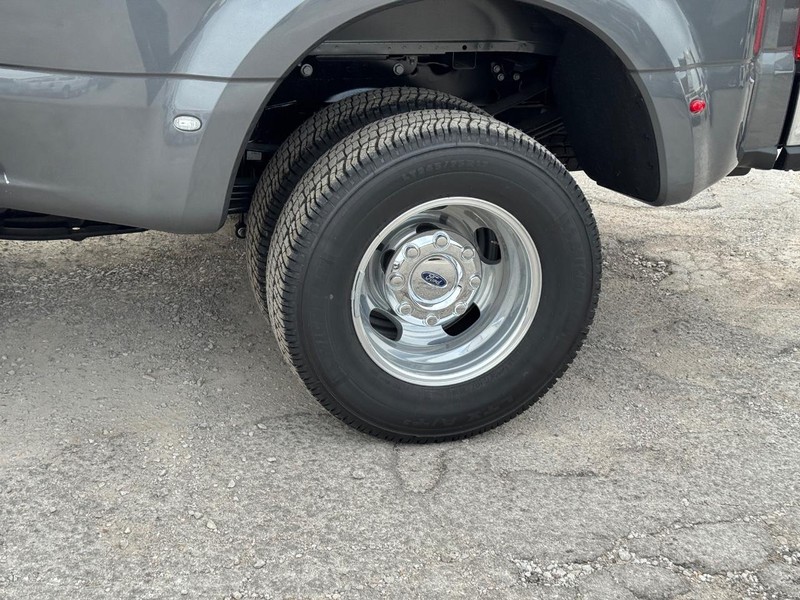 Ford Super Duty F-350 DRW Vehicle Image 11