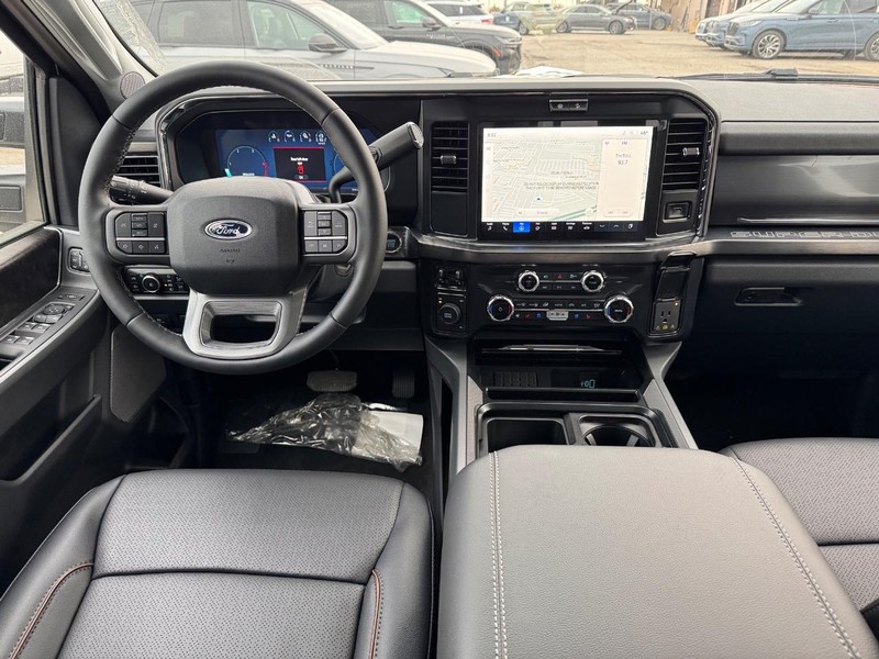 Ford Super Duty F-350 DRW Vehicle Image 13