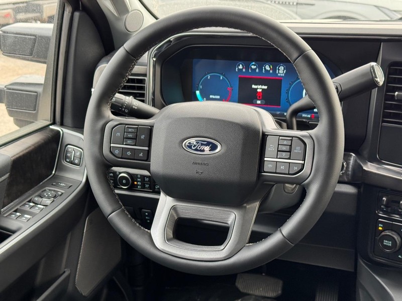 Ford Super Duty F-350 DRW Vehicle Image 14