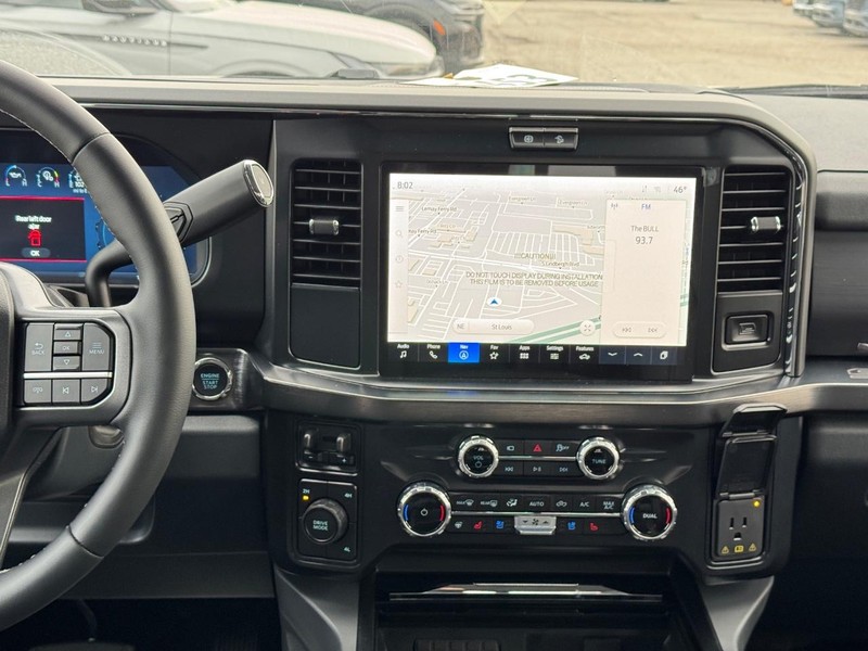 Ford Super Duty F-350 DRW Vehicle Image 15