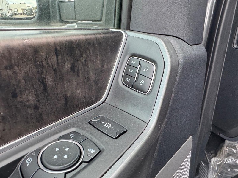 Ford Super Duty F-350 DRW Vehicle Image 19