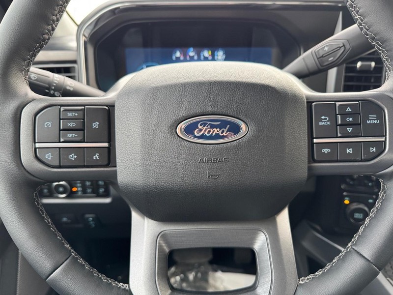 Ford Super Duty F-350 DRW Vehicle Image 20