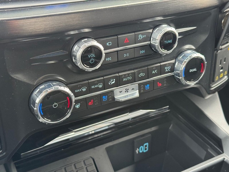 Ford Super Duty F-350 DRW Vehicle Image 24