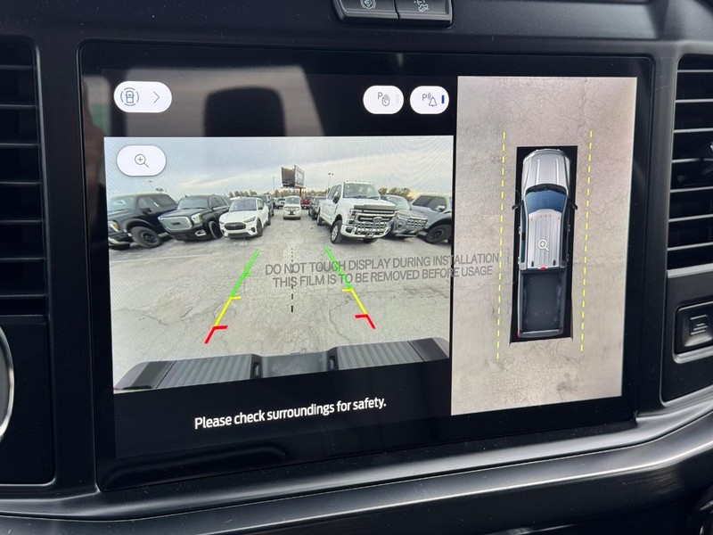 Ford Super Duty F-350 DRW Vehicle Image 25