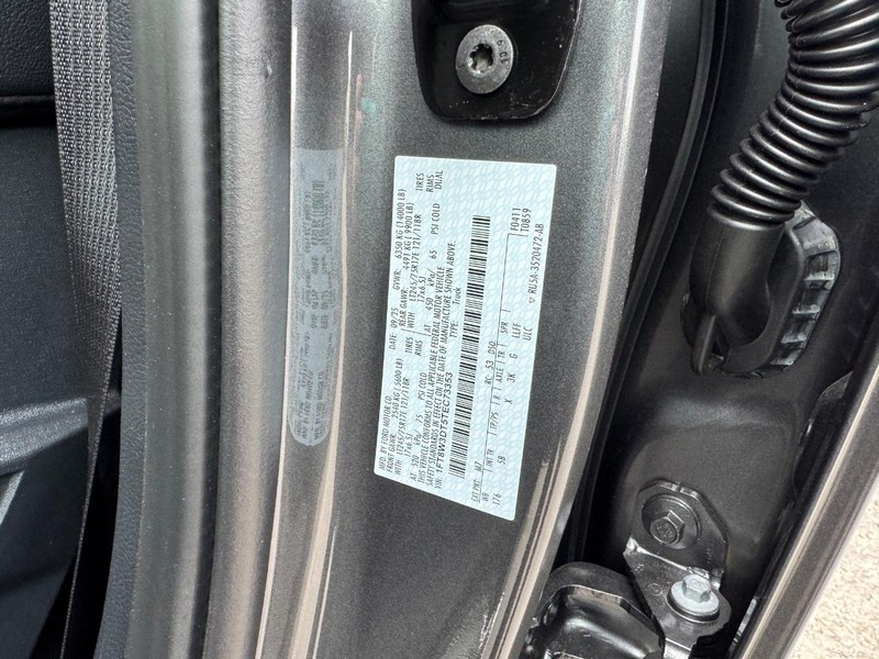 Ford Super Duty F-350 DRW Vehicle Image 26