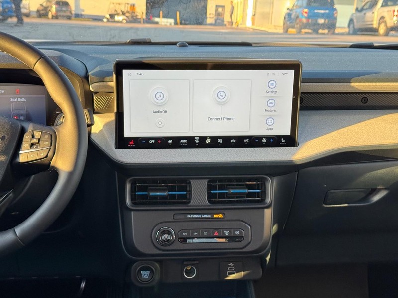 Ford Maverick Vehicle Full-screen Gallery Image 16