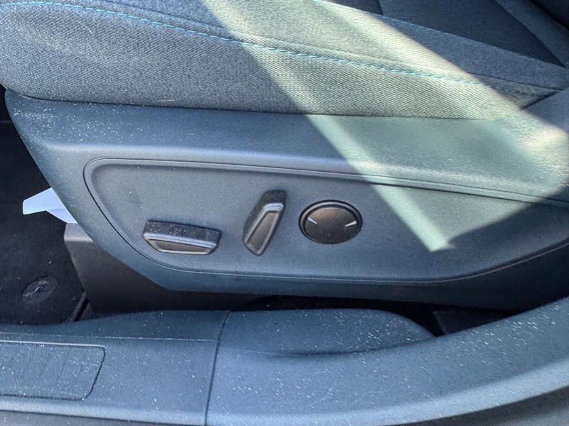 Ford Maverick Vehicle Full-screen Gallery Image 17