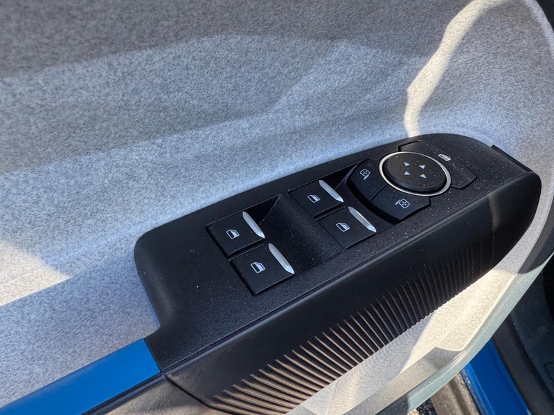 Ford Maverick Vehicle Full-screen Gallery Image 18