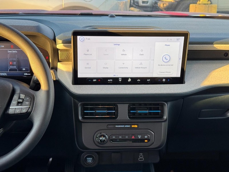 Ford Maverick Vehicle Full-screen Gallery Image 15