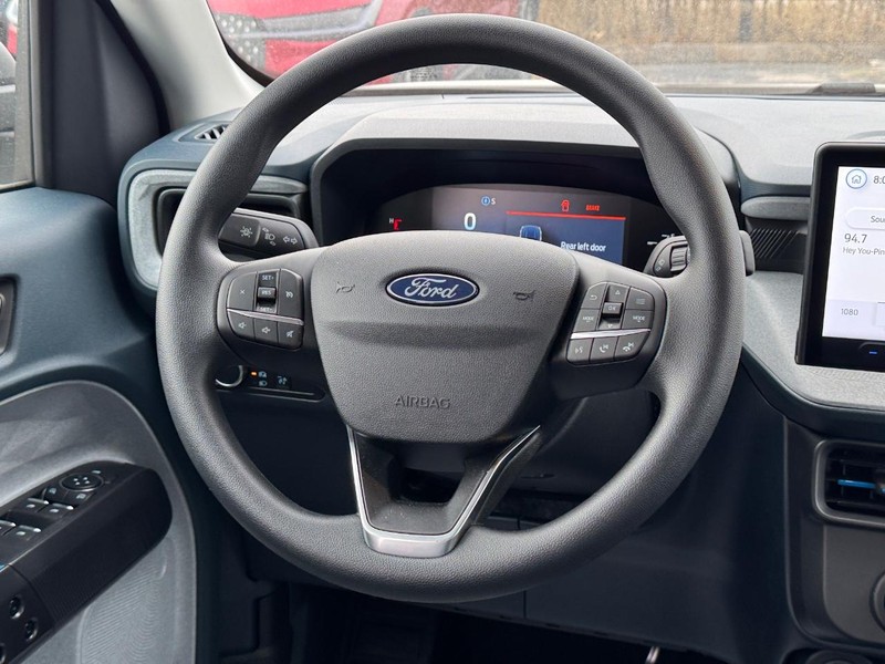 Ford Maverick Vehicle Image 14