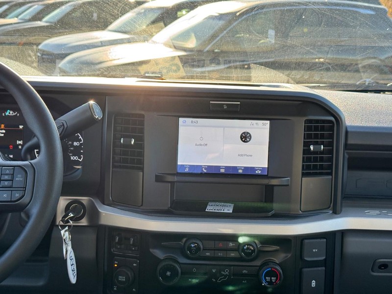 Ford Super Duty F-250 SRW Vehicle Full-screen Gallery Image 15