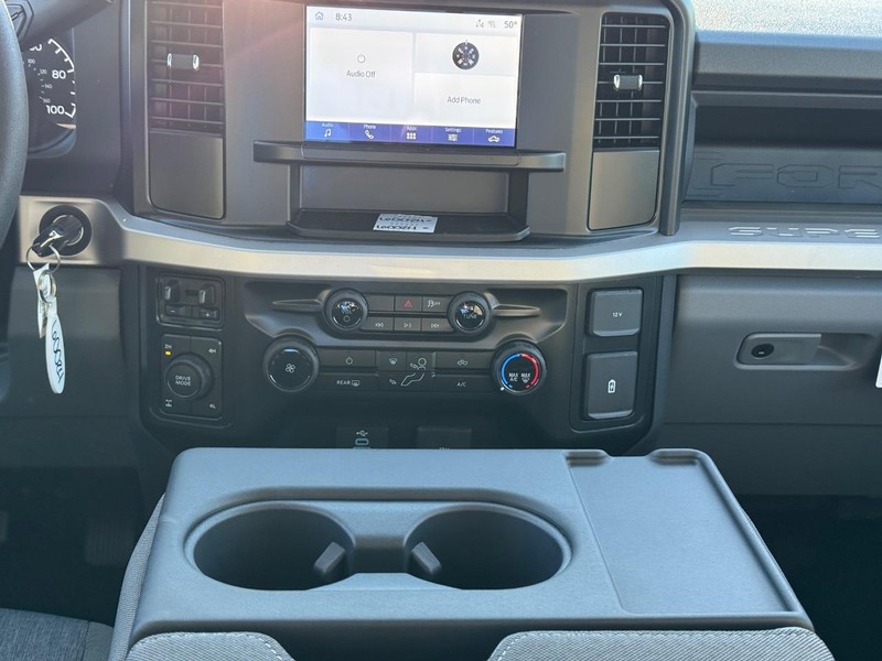 Ford Super Duty F-250 SRW Vehicle Full-screen Gallery Image 16